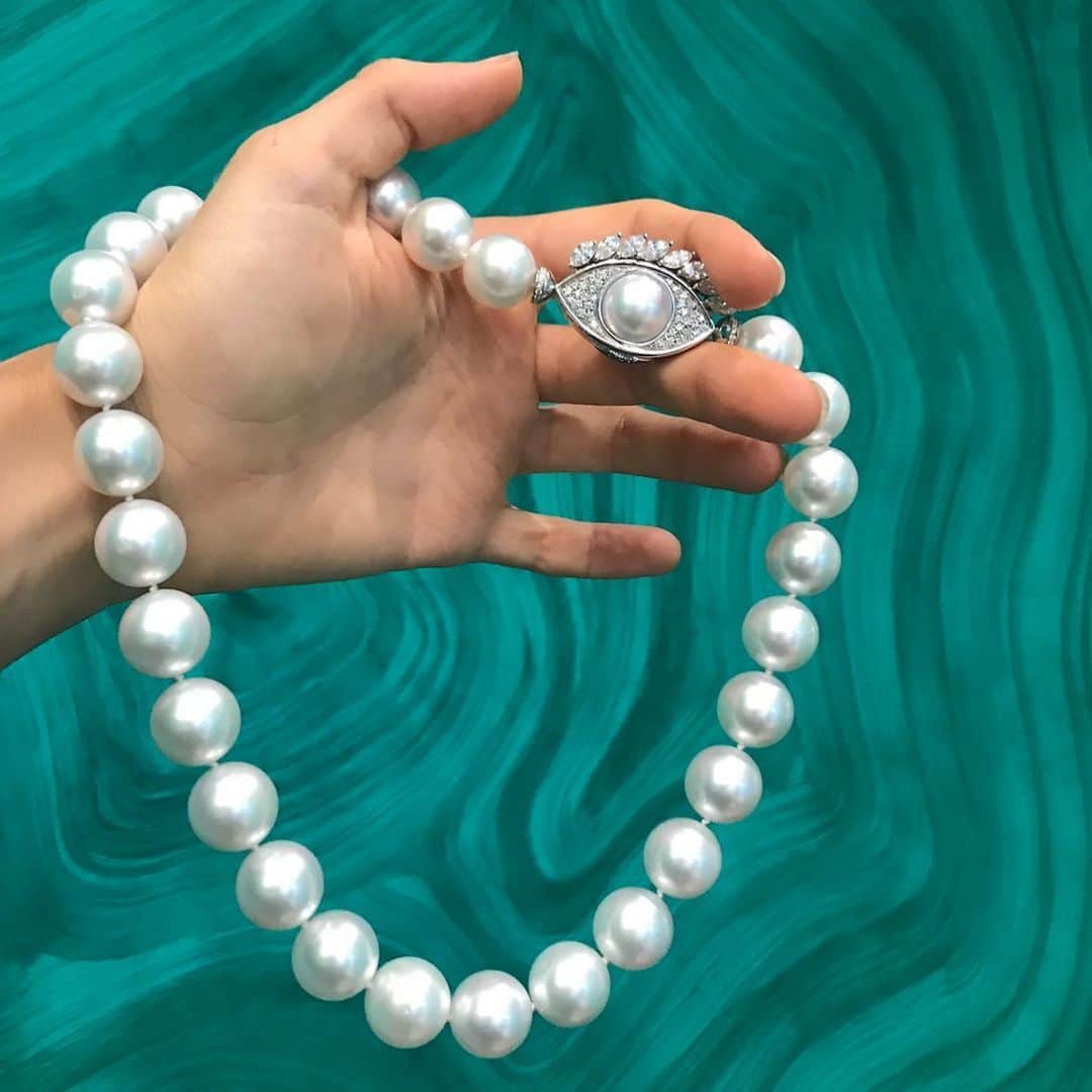 デルフィナデレトレズさんのインスタグラム写真 - (デルフィナデレトレズInstagram)「I feel like eating these perfect round pearls 🍇  #delfinadelettrez  #australianpearls」6月1日 0時04分 - delfinadelettrez