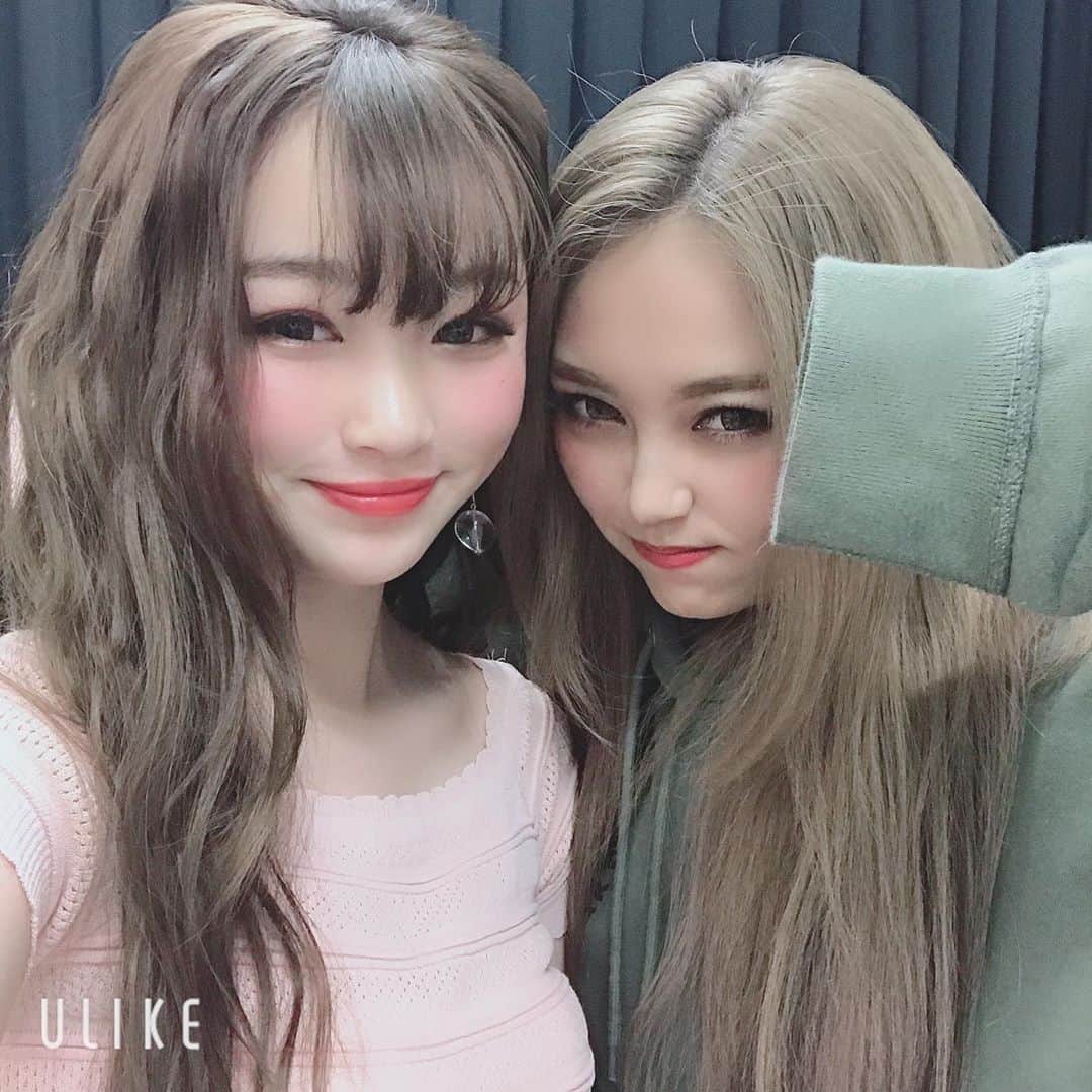 平野夢来（ゆぴぴ）のインスタグラム：「Popteen発売日です ・ ・ そして、れいぽよさん、ちゃんえなさん那須さんきょうやさんご卒業本当におめでとうございます😭💓 ・ ・ 誰よりもかっこよくてやさしくて素敵で、、本当に本当に憧れの憧れでした🥺 ・ ・  れいぽよさん Popteenに入る前からすごく憧れでいつか追いつけたらいいなとずっと思ってて、ギャル企画で同じになる度に沢山かまちょして沢山話しかけて、笑いながら相手をしてくださるれいぽよさん、、大好きです💓 ・ ・ えなさん 撮影で同じになる度に沢山色々教えてくださって、毎回ほんと若いなぁ~って笑いながら言ってくださるえなさんがすごくきゅんでした🥺💓 本当に有難う御座います😭 ・ ・ 那須さん 撮影があまり一緒になったことがないですがpop以外で沢山お話させて頂いて、沢山話す機会が増えてすごく嬉しいです🥺 これからもよろしくお願いします😳 ・ ・ きょうやさん ・ ・ いつもかっこよくてスマートで撮影の時と待ち時間のギャップ(?)が凄くかっこよくて本当に素敵な方だなと思ってます😳 popでは一緒になる機会があまりなかったですがまた沢山お話したいです🙏 ・ ・ ・ 改めてご卒業本当におめでとうございます😭💓 そして、今月も載っていないですが来月は載れるので今月 #ゆぴぴ復活宣言 をして、頑張ろう💓💓」