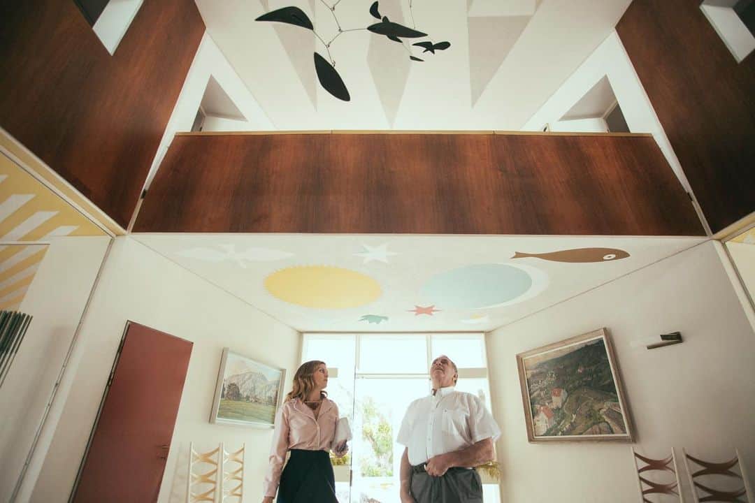 Monica Sordoのインスタグラム：「Compartiendo mi pasión por el modernismo en Venezuela con mi papá mientras admirábamos un móvil de Calder durante una de nuestras presentaciones en la icónica “Villa Planchart” de el arquitecto italiano Gio Ponti en Caracas #MonicaSordo #GioPonti #Calder」