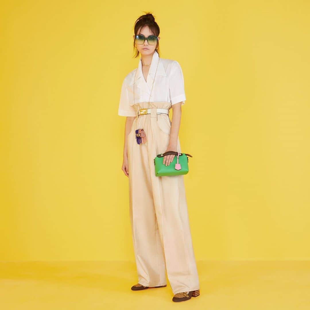 Fendiさんのインスタグラム写真 - (FendiInstagram)「Fresh, functional, and packed with a carefree attitude, the #FendiSS20 edit delivers a decadent fusion of contrasting aesthetics in true #Fendi style.」6月1日 0時50分 - fendi