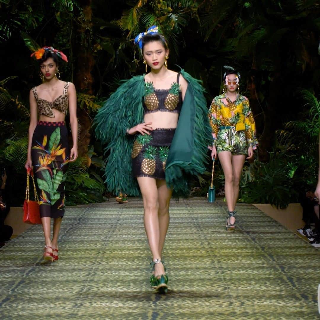 のインスタグラム：「The matching pineapple crop top and skirt are paired with a coat and a pair of #DGSicilianJungle sandals. Discover the look in your nearest boutique through the link in bio.  #DGWomenSS20 #DolceGabbana」