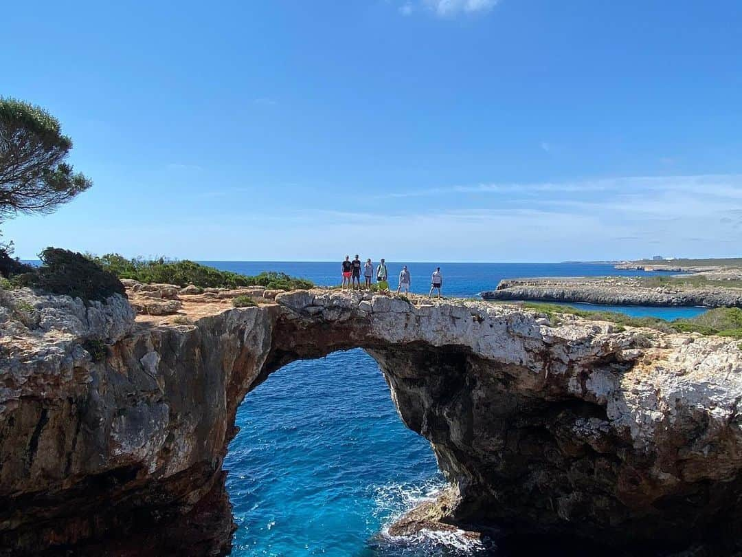 キャロライン・ガルシアさんのインスタグラム写真 - (キャロライン・ガルシアInstagram)「Dia de descanso en mallorca !  Day off in Mallorca  Jour de repos ! Petite marche de 2h en bord de mer avec pause piscine ! 🤩😍 #domingoscondomingo  @domingorossello @munarclar @inesolari @antonioarenas_」6月1日 0時44分 - carogarcia