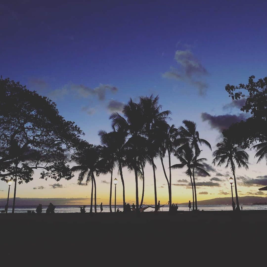 Tiaraのインスタグラム：「歩数チェックするのが何気に楽しい今日この頃😚 ◡̈⃝︎⋆︎* ◡̈⃝︎⋆︎* #ハワイ #ハワイ旅行 #ハワイ好きな人と繋がりたい #ハワイ生活 #ハワイライフ #ハワイ大好き #ハワイ在住 #海外生活 #サンセット #ワイキキビーチ #ワイキキ #コロナに負けるな #ウォーキング #コロナ太り」