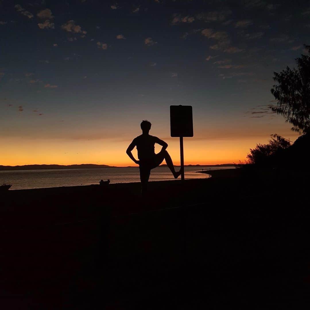 ジェイク・ドランさんのインスタグラム写真 - (ジェイク・ドランInstagram)「Invading a sunset pic // first poses I think of : a series」5月31日 16時49分 - jake_doran