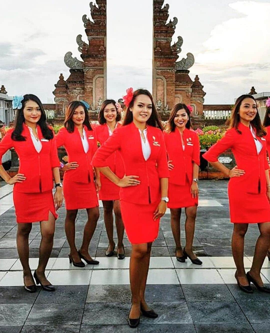 エアアジアさんのインスタグラム写真 - (エアアジアInstagram)「To all the cabin crew in the world, from whichever country, race and airline, our heartfelt greetings and appreciation to all of you most especially on your special day.  Salute and happy World Cabin Crew Day! Fly high while staying safe! We are all #InThisTogether! ❤️✈️」5月31日 16時51分 - airasiasuperapp