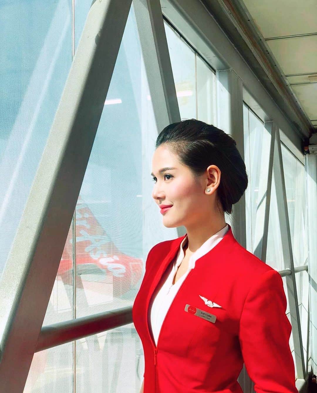 エアアジアのインスタグラム：「To all the cabin crew in the world, from whichever country, race and airline, our heartfelt greetings and appreciation to all of you most especially on your special day.  Salute and happy World Cabin Crew Day! Fly high while staying safe! We are all #InThisTogether! ❤️✈️」