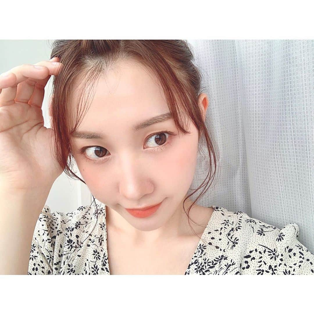 梶恵理子さんのインスタグラム写真 - (梶恵理子Instagram)「今日はどんだけ頑張っても 前髪が上手くいかなかったので デコ出し！！！久々🤭 . まぁちょっとウォーキングがてら 本屋さんに行くだけなんだけどね📚🚶‍♀️笑」5月31日 17時04分 - kajierimakeup