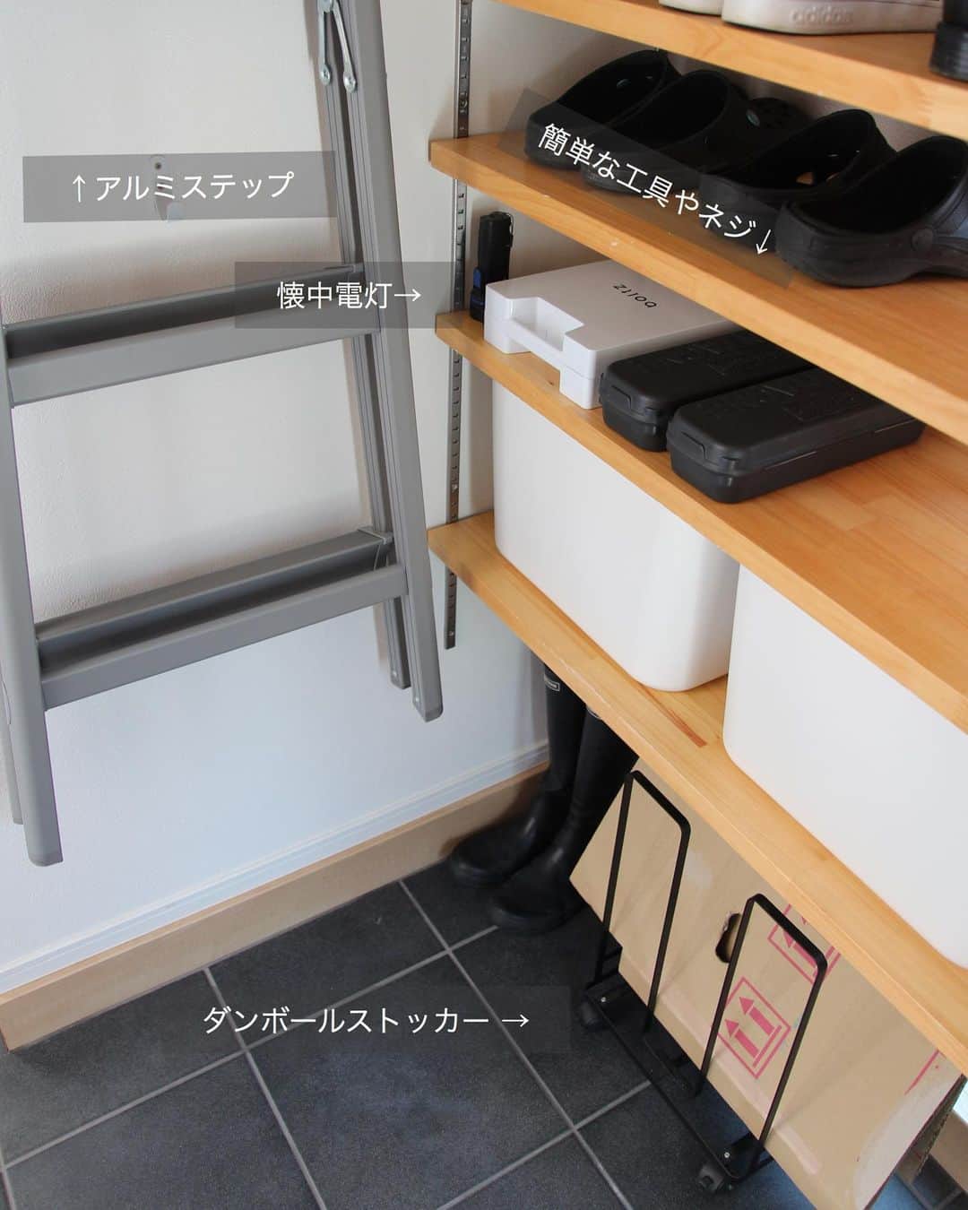 cafe_closet02さんのインスタグラム写真 - (cafe_closet02Instagram)「・ #シュークロ収納 ・ やわらかポリエチレンケースは買ったので あとはここの断捨離で発掘したものを駆使して。 ・ 無印のゴミ箱は以前キッチンで使ってたもの。 処分予定だったけど玄関にあると便利で。 ひとまずマスク生活が落ち着くまで置いてみます☺︎ ┈┈┈┈┈┈┈┈┈┈┈┈┈┈┈┈┈┈┈┈┈┈┈┈┈ #As玄関 #As収納 #As100均 #ミラー®️ ┈┈┈┈┈┈┈┈┈┈┈┈┈┈┈┈┈┈┈┈┈┈┈┈┈」5月31日 17時16分 - cafe_closet02