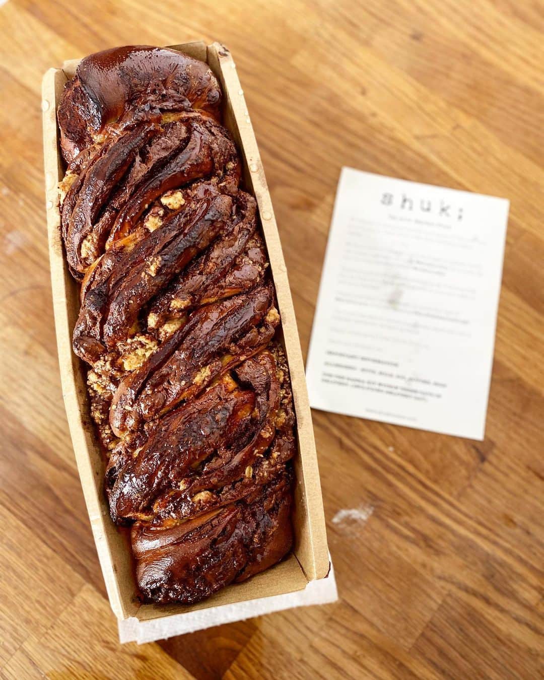 Eat With Steph & Coのインスタグラム：「I mean look at that 😍🤤 swipe 👉🏻 for the before and during.  DIY Babka kits available from @shuklondon on their website. Delivery in London but nationwide hopefully available soon! More products launching in June.  If you’re bored of banana bread or just want something better - Get it, you won’t regret it.  #shuklondon #shukbabkachallenge #adgifted #supportsmallbusinesses 📸 @thetessaproject」