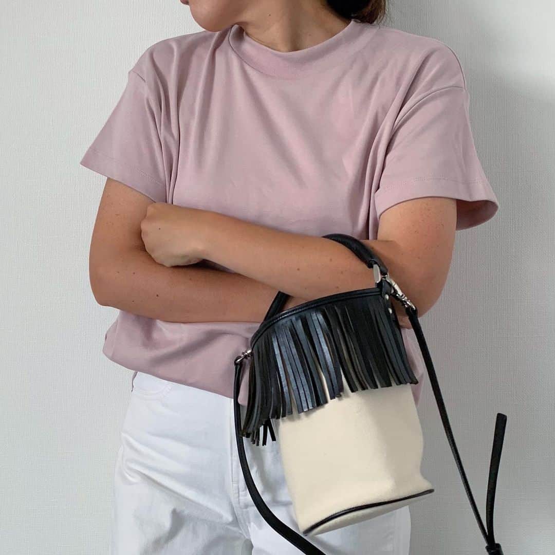 aki_closetのインスタグラム：「. pink♡ . . なんてことない、公園コーデ☺︎ . #gu_for_all #gu_global  #uniqlo  #ayakobag」