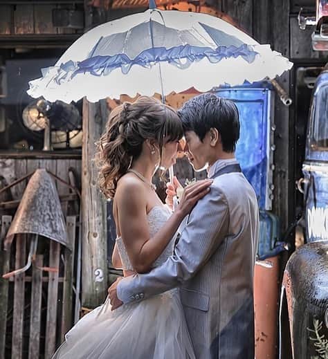 プレ花嫁の結婚式準備サイト farny 【ファーニー】さんのインスタグラム写真 - (プレ花嫁の結婚式準備サイト farny 【ファーニー】Instagram)「@farny_weddingをフォローして #プラコレ #farnyレポ を付けて投稿してくださいね♥ . :-: :-: :-: :-: :-: :-: :-: :-: :-: 本日は・・・ @decollte_weddingphotoさんの ウェディングフォトをご紹介❤ :-: :-: :-: :-: :-: :-: :-: :-: :-: 雨の日でも、 とびきりお洒落なフォトに*  相合い傘で、お鼻をコツン＊ 夜のロケーションにも とってもよく映える一枚に♡ . :-: :-: :-: :-: :-: :-: :-: :-: :-: . \\花嫁ライター募集中// @farny_wedding の DMより”Farny 花嫁ライター希望”とお送りくださいね◎ 担当者から折り返しご連絡さしあげます⁂ . \\花嫁アプリ // プロのアドバイザーに結婚式の相談を何度でも♡ ウェディングドレスの記事や、 自分のウェディングレポを残せちゃう♡” . ＞＞＞TOPのURLからcheck ⋈ @placolewedding ＞＞＞結婚のご相談は プラコレウェディングアドバイザーへ♡ @wedding_adviser ＞＞＞ウェディングレポを残したいなら、 farny by プラコレをcheck ✎ @farny_wedding ＞＞＞ウェディングアイテム＆DIYは farnyアイテムをcheck ❁ @farny_wd.item >>>沖縄フォトウェディングの予約は ainowa(あいのわ)をcheck✈ @ainowa_okinawa . ┈┈┈┈┈┈┈┈┈┈┈┈┈┈┈┈┈┈┈ #プレ花嫁 #卒花 #花嫁 #卒花嫁 #結婚準備 #花嫁準備 #当日レポ #撮影指示書 #weddingtbt #weddingdress #ウェディングドレス #運命の一着 #ウェディングフォト #ロケーションフォト #挙式レポ #卒花しました #試着レポ #farnyレポ #前撮り #後撮り #関東花嫁 #関西花嫁 #傘フォト #雨フォト #ロケーションフォト #おしゃれ花嫁」5月31日 17時47分 - farny_wedding