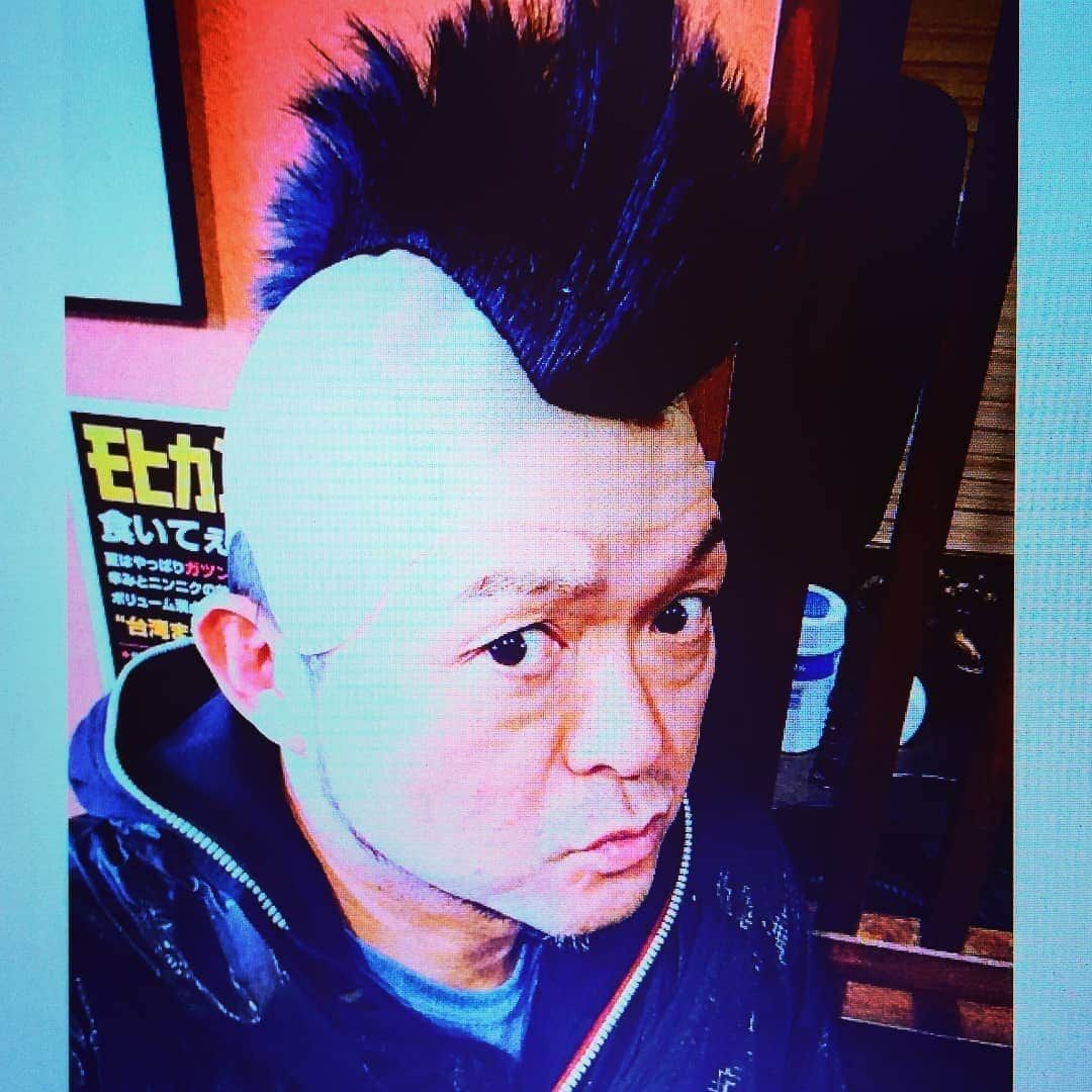 松本隆博のインスタグラム：「。 今日の夜はお楽しみ、 松本隆博～人生遊歩道～ 南海放送ラジオ 21:30～  今日はね…ギター弾き語り♪ 生歌披露してますよ～！！ みんな聴いてねーー ＼(⌒日⌒）／ 毎週日曜日 夜9時30分～ RNB南海放送ラジオ番組 ｢松本隆博の人生遊歩道｣  番組では皆様からの メール募集待ってます！ (ラジオネームとコメント) mt@rnb.co.jp」