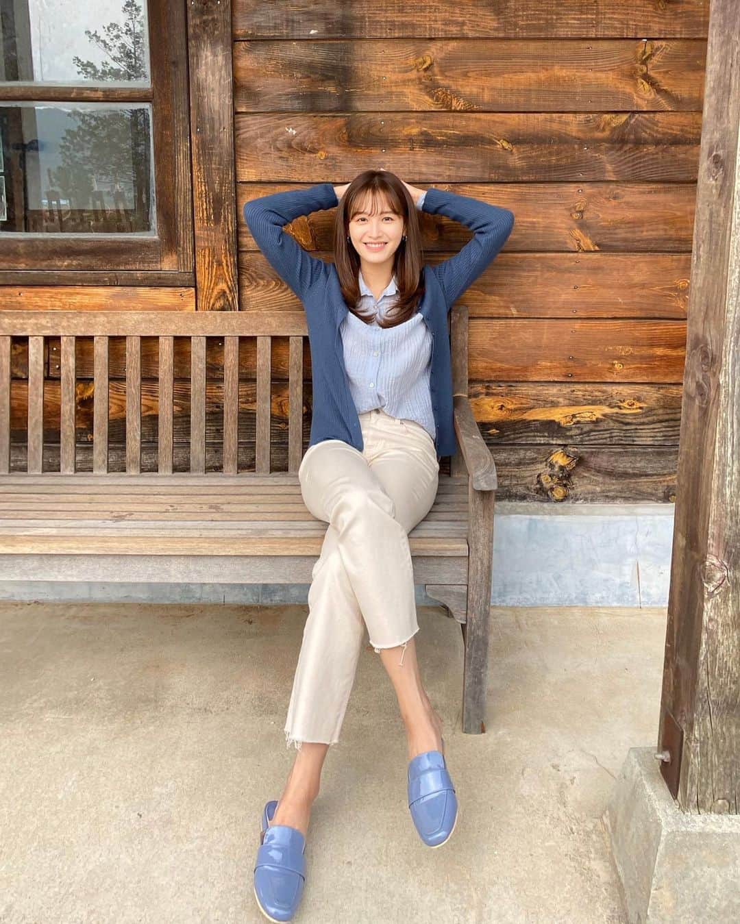 キム・ジェギョン さんのインスタグラム写真 - (キム・ジェギョン Instagram)「🙂👉🏻❤️🙅🏻‍♀️앞머리정리ㅋㅋ 영화 #간이역 촬영중🎬」5月31日 17時56分 - _kimjaekyung_