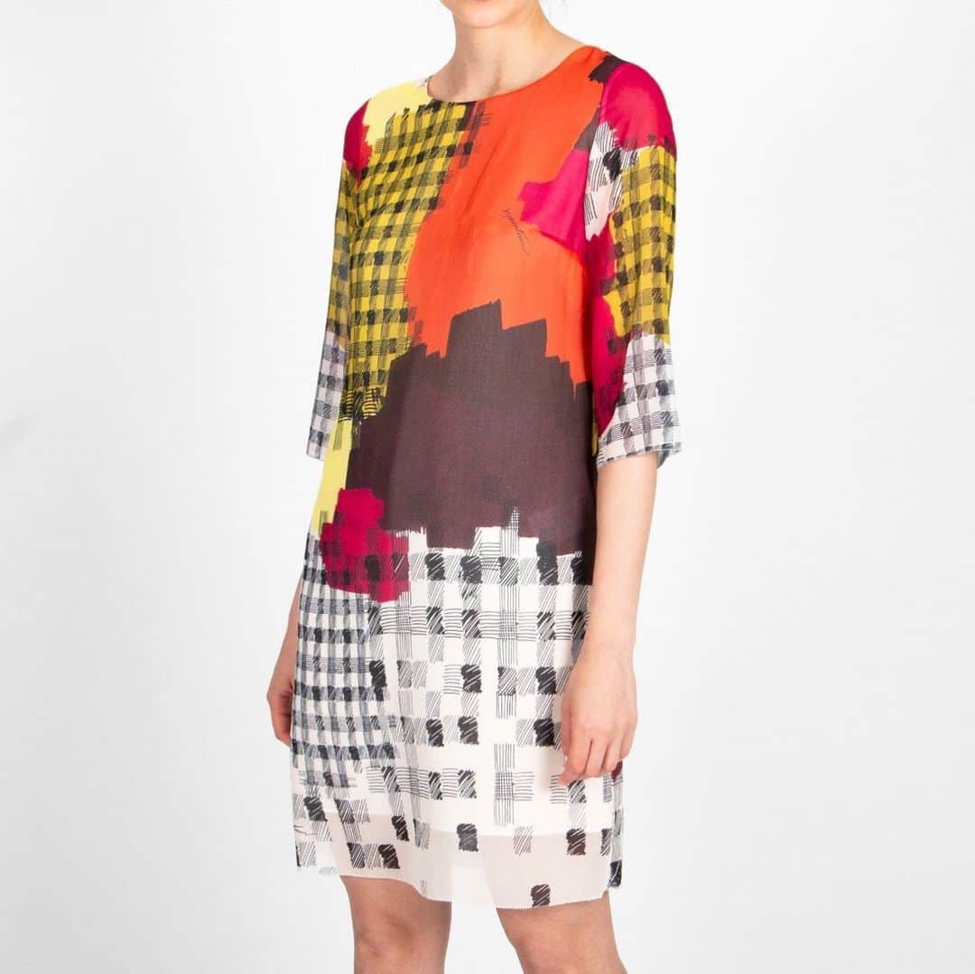 アクアスキュータムのインスタグラム：「Retaining the timeless Aquascutum aesthetic, our Summer dresses feature geometric and extroverted colour blocking paired with wit and bursts of colour. Made from the finest materials sourced and manufactured in Italy and Portugal.」