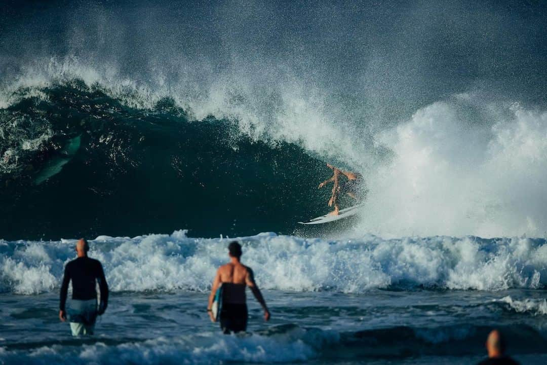 クイックシルバーさんのインスタグラム写真 - (クイックシルバーInstagram)「There are worse views to paddle out to. @mikeywright69, speeding at Snapper. ⁣ ⁣ #QuikRecycledForRadness」5月31日 18時15分 - quiksilver