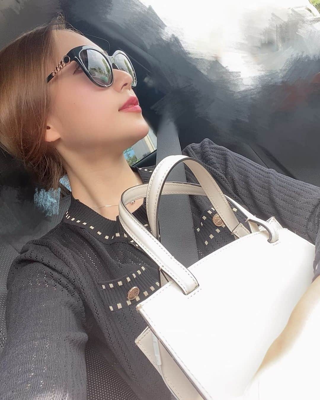 三田羽衣さんのインスタグラム写真 - (三田羽衣Instagram)「sunglasses.. . 人目を気にしたくない時や 気持ちが弱い時にもつける . 香水と同じでアクセサリーって.. 自分を強く見せるため 着飾るための装飾であり装備品よね いつだって強い気持ちでいたい .」5月31日 18時23分 - mita.fujin