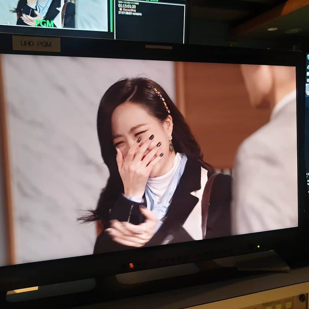 シム・ウンジンさんのインスタグラム写真 - (シム・ウンジンInstagram)「Good bye, Kate!! #나쁜사랑 #케이트 #한유진 #캐릭터떠나보내기」5月31日 18時28分 - eundung81