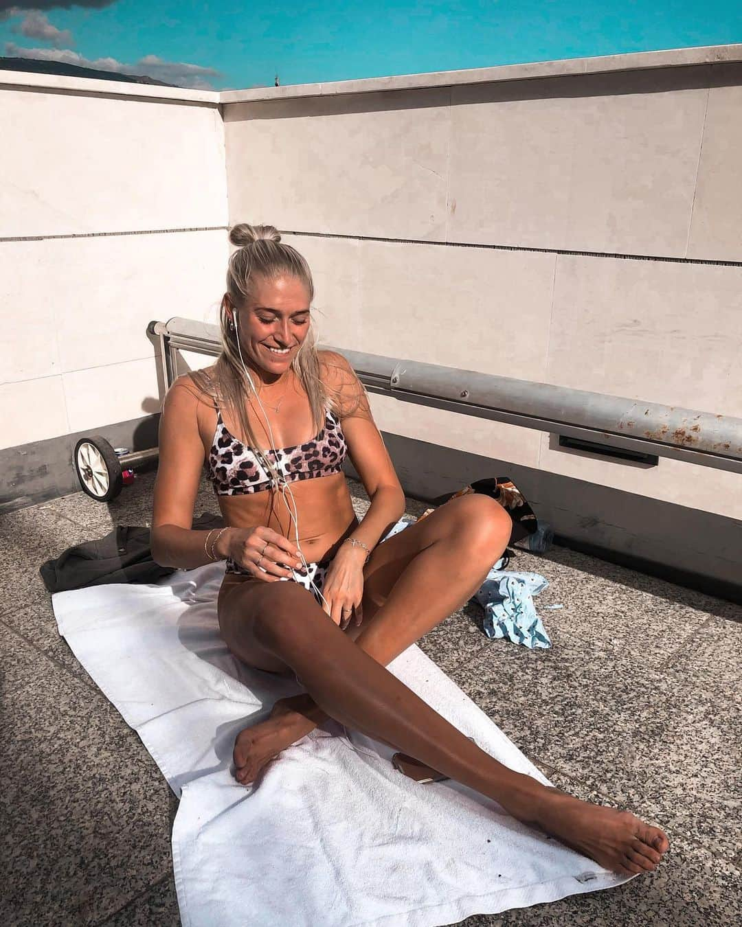 イダ・カーストフさんのインスタグラム写真 - (イダ・カーストフInstagram)「My favorite activity on my day off ☀️🔥 • • #sundayactivity #dayoff #athlete #tan #sun #athletics #tanning #running #sprint #girl #sunshine #summer」5月31日 18時38分 - idakkarstoft