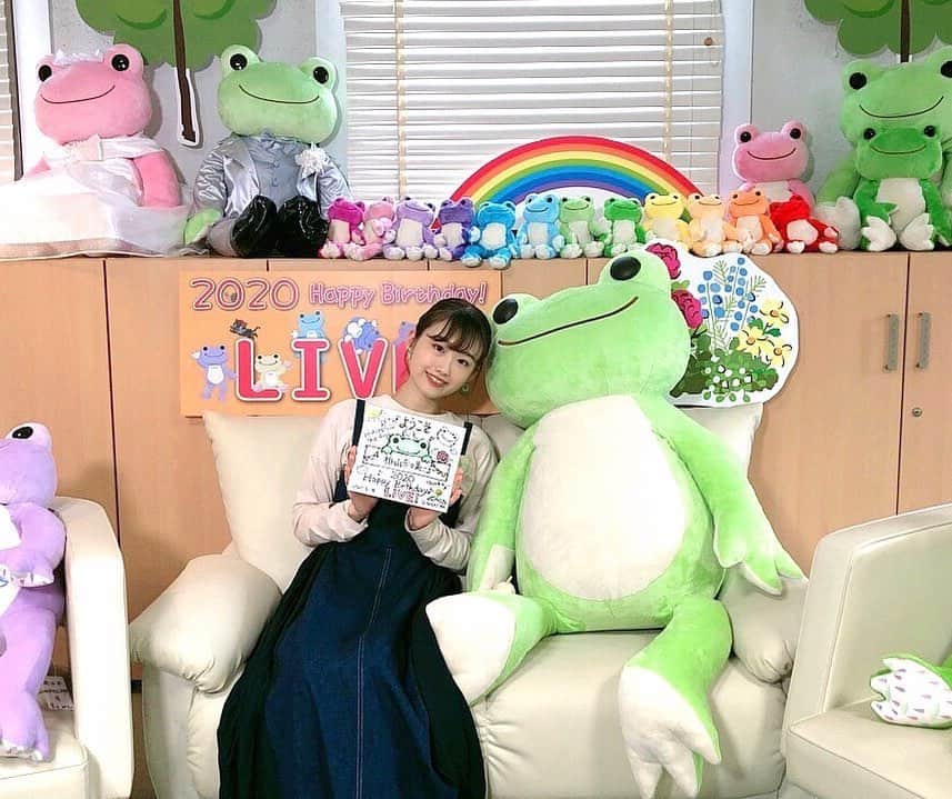 柏山奈々美のインスタグラム：「本日はかえるのピクルス『Happy Birthday! LIVE!』のYouTube生配信 にMCとして参加させて頂きました！  とても緊張しましたが、ピクルス達に癒され、ゲストの木根さんと浅井監督のおかげで楽しく配信出来ました〜😌 スタッフの皆さんもとても優しく、なんて愛に溢れている作品なんだろうと心から思いました。  もともとピクルスは知っていて、ウチにもマイピクがいたので番組に参加出来てとても嬉しかったです。  アニメも制作中とのことで、とても楽しみですね✨  そして、明日6/1はピクルスの26回目の誕生日！おめでとう〜😌 これからも沢山の方々に愛されると良いですね！  #かえるのピクルス  #かえるのピクルス26周年」