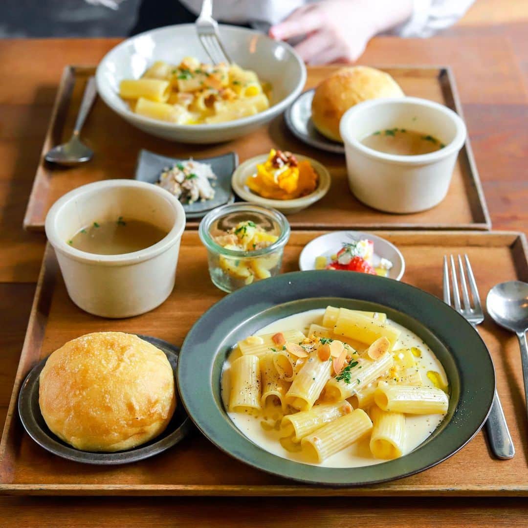 きょん。さんのインスタグラム写真 - (きょん。Instagram)「. .  SAN @san_osaka  リガトーニに はじまって パンやサイドディッシュ、 すべてが 異次元的味わい。  食は人を幸せにする。  食が供される場所もまた、 人を幸せにする、 と心から思た。  #osaka#osakalunch #osakagourmet」5月31日 18時42分 - kyon_tokiiro