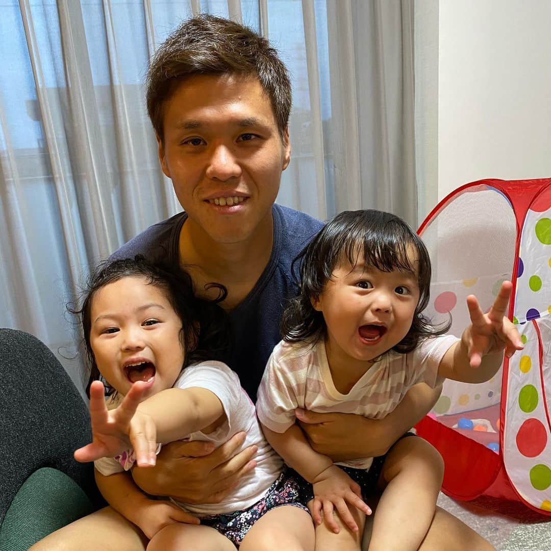 端戸仁のインスタグラム：「30歳になりました！ ついこの間までハタチだったのに振り返ると本当にあっという間でした！ ですが男は30からとよく聞きます。笑 全体練習も再開したしサッカー頑張ります⚽️」