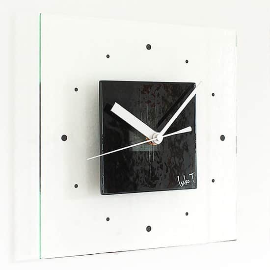 comb de shioさんのインスタグラム写真 - (comb de shioInstagram)「シンプルな、美しさ。 シンプルな、潔さ。 シンプルな、心地よさ。  いつまでも飽きることなく、共に時を刻み続ける、美しい時計です。  時計から、アートのある生活、はじめませんか？  glass art clock by Isako TODA﻿ ﻿ #アートのある暮らし ﻿ ------------------------﻿ 【作品リスト】﻿ ﻿ ■ ﻿ ガラスアート時計「静かな夜」  オンラインショップ掲載中です。﻿ 画像のタグ🏷からリンクしてます﻿ ﻿ ﻿ #combdeshio﻿ #コムデシオガラス ﻿ #コムデシオ ﻿ #ガラス作家杜多一菜子﻿ #インテリアアートパネル﻿ #インテリア好きな人と繋がりたい﻿ #インテリアデザイン﻿ #おしゃれインテリア #インテリアアート #壁掛けインテリア #おしゃれな部屋  #抽象画アート #寝室インテリア  #壁掛け時計 #ガラス時計 #新築祝いのプレゼント #結婚祝いのプレゼント  #おうち時間を楽しむアイテム ﻿ #artist  #interiorart #interiorartwork #artclock #glassclock #japanesecraft #clock」5月31日 18時48分 - comb_de_shio