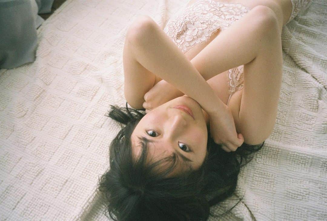 大島涼花のインスタグラム：「あす発売の週刊プレイボーイに グラビア掲載されています、  久しぶりのグラビア楽しく、撮影しました デジタル写真集も発売されるので是非。 メイクも衣装も好みでした、なあ #週刊プレイボーイ  #週プレ」