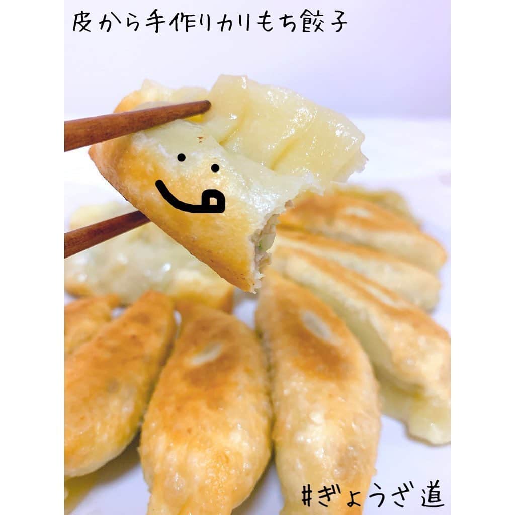 長谷川朋加さんのインスタグラム写真 - (長谷川朋加Instagram)「＊ 【　はじまる、だいえっと　】 ＊ #週末ひとりTATTAマラソン ハーフ完走しました🏃‍♀️💓 久々に風を切って走れて楽しかった♪ 走ってなきゃわたしじゃない！と改めて感じた21キロ🏃‍♀️ ＊ 走ってなきゃともちゃんじゃない！ 走ってるのを見て嬉しくなったと 数人のランナーさんからメッセージを いただきハセガワうるうる🥺 ＊ あこちゃんからの応援も嬉しすぎてニヤニヤ🥺🌈 ＊ マスクもバフも日中の炎天下だと 暑すぎるので通気性の良い フェイスカバーを使っています！ 水分補給は1.5リットルはしたなぁ。 これから益々暑くなるので、 走る時間や場所を意識したり、 人のいない所ではマスクをせず呼吸を するなど心がけていきたいですね☺️ ＊ 昨日は皮から手作り餃子！ お肉多めでハセガワの好みに仕上げました🥟 外はカリカリ中はもっちりを出すため 油多めで焼いて、熱湯を入れて焼いています☺️ ＊ #円盤餃子 に出会ってからカリカリに 惹かれております。 ＊ 高カロリーな物を作り続けてきましたが ダイエットモードに入るため、 ギアチェンジ。ヘルシーへ移行します🏃‍♀️ ＊ ただ体重を落とすのではなくて 増えた脂肪を減らし、減った筋肉量を 戻すためのトレーニングをします🏃‍♀️ 自ずと体重が減る仕組み🏋🏼‍♂️ 見た目と筋肉量と体脂肪率が大事🙌🏻 ＊ 7キロくらい増えたからなぁー🏃‍♀️ 頑張ろうねーっ🏃‍♀️🏃‍♀️🏃‍♀️🏃‍♀️🌈 これからはまたラン記録も投稿しますね😚 ＊ #やりたい事は全部やる #全力前向き前のめり #走るの大好き #ともカフェごはん」5月31日 19時12分 - hasegawatomoka