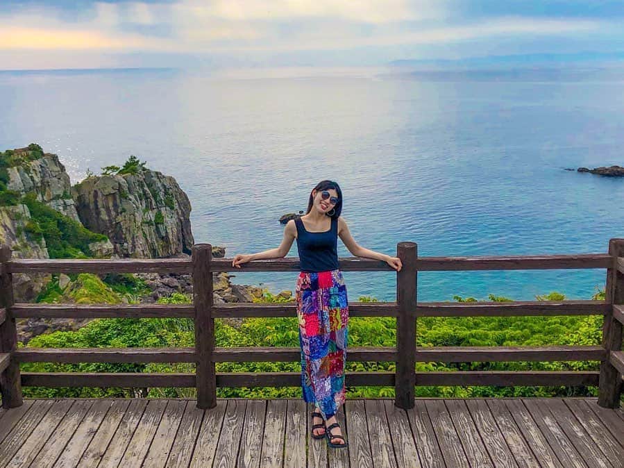 i_am_happpyのインスタグラム：「. .  海っていろんな表情みせてくれる🐳🐚 海辺で自然の空気をいっぱい吸収して 太陽にパワーいっぱいもらったー☀️ . #海生活#海生活最高#野生児#五足のくつ」