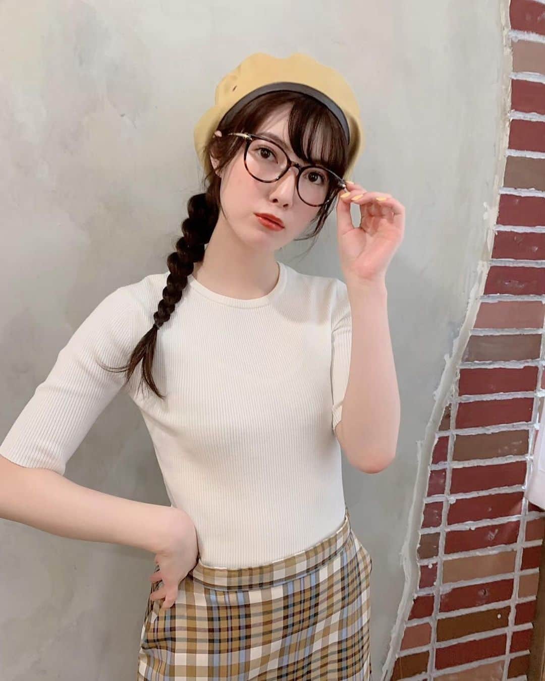 日下部美愛のインスタグラム：「いつかの撮影の写真見つけたので載せる . .  #fashion #makeuptutorial #makeupartist  #instagood #photo #Japan #me #selfie  #instafashion #body #bodymake  #맞팔 #사진 #데일리 #데일리룩 #인스타사진 #인스타그램 #일본인」