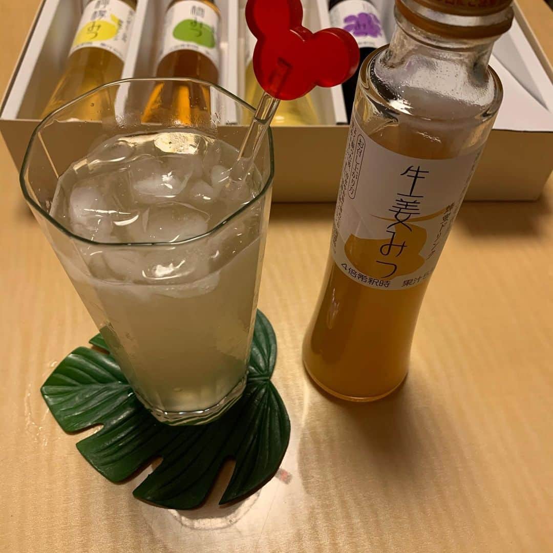 秋山準のインスタグラム：「‪何時もお世話になっている日本M&Aセンターの渡部さんに送って頂きました。‬ ‪金沢"やまぎし養蜂場"のハニードリンク。‬ ‪5〜6杯に希釈して飲む物です。さっぱりめちゃ美味です！‬ ‪渡部さん、ありがとうございます！早速、頂きました🙇🏻‍♂️‬ ‪オンラインショップは‬ ‪www.8383.co.jp‬」