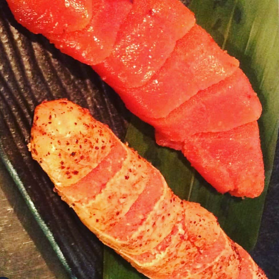 のインスタグラム：「［2020-05-31］明太子。 . 激動の5月、連日の御来店ほんまにおーきに！！ . 本日、明太子ご注文時に You say『明太子のインスタみたで！』で 通常一本まるまるが、2本に倍増and炙りとノーマル食べ比べセットに♡  #どんがめ  三宮、梅田、神戸　共通クーポン by DX #三宮　#三ノ宮　#神戸　#梅田　#北新地　#第二ビル　#大阪」