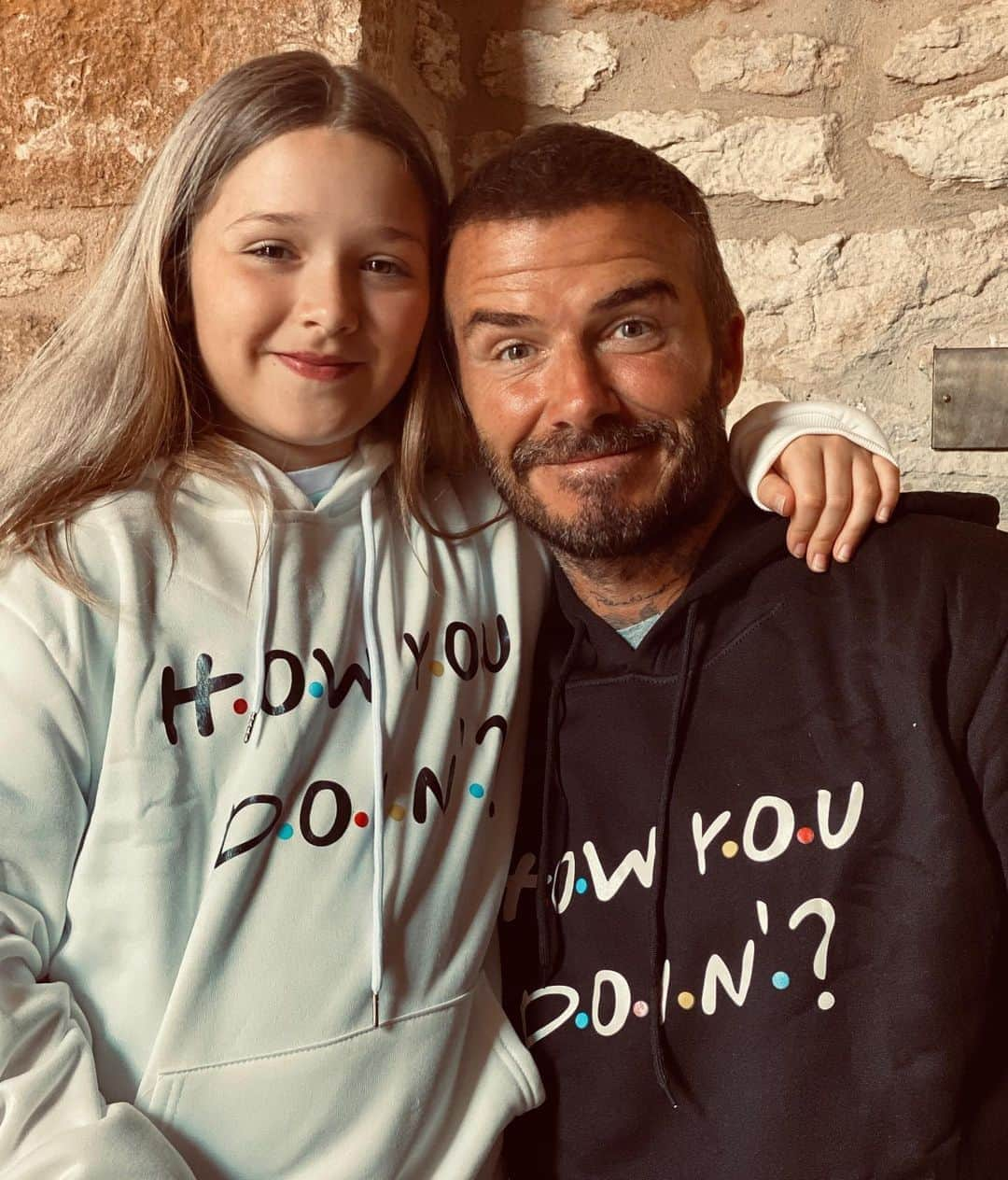 デビッド・ベッカムさんのインスタグラム写真 - (デビッド・ベッカムInstagram)「Happy Sunday ... How You Doin ? @friends.. Harper Seven knows how much I love Friends so surprised me with my hoodie this morning ♥️」5月31日 20時06分 - davidbeckham