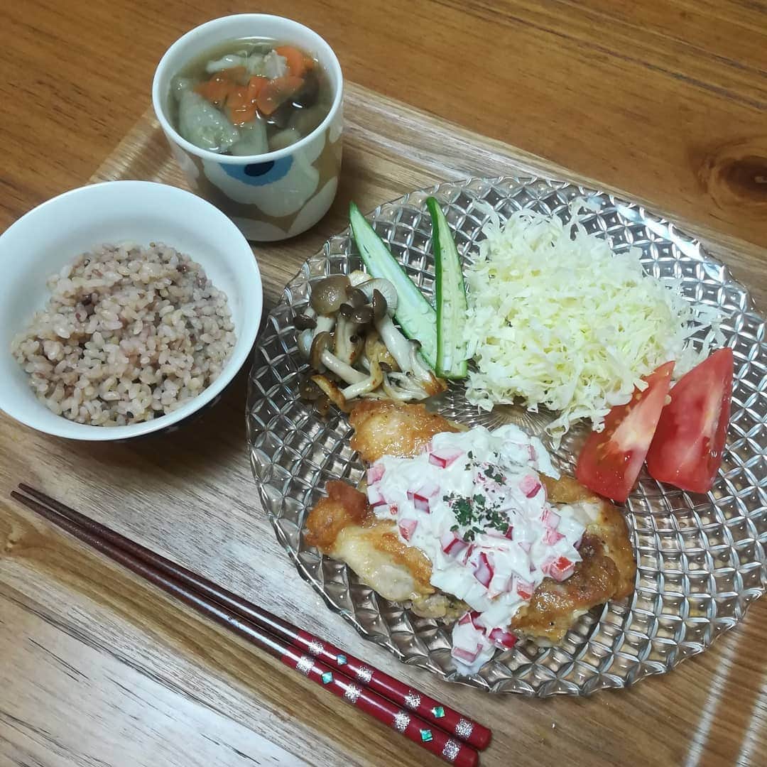 内田敦子のインスタグラム：「最近のご飯たち チキン南蛮を初めて作ったのですが… こんなんだったっけ？！？！ #おうちごはん  #健康おたく」
