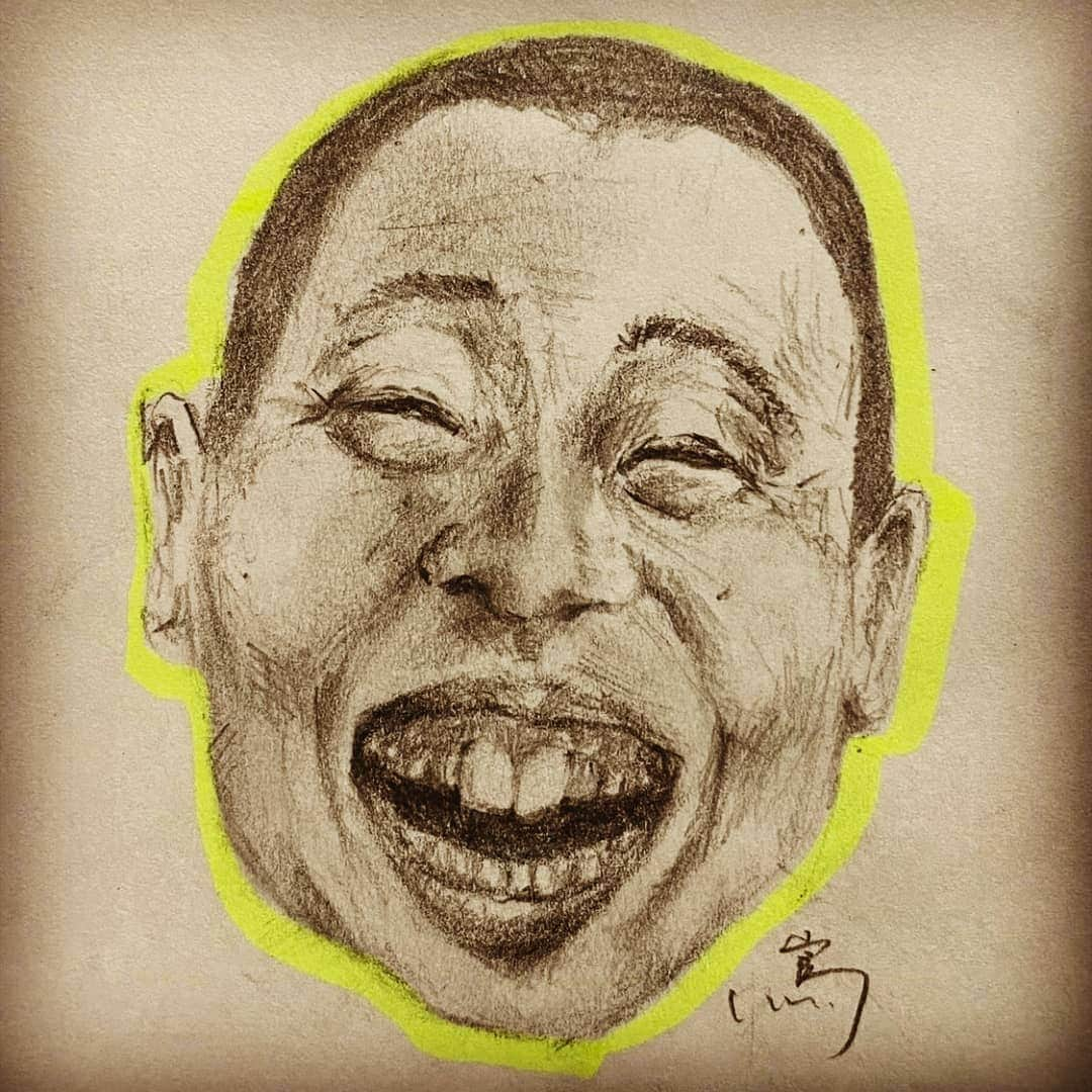 松本康太さんのインスタグラム写真 - (松本康太Instagram)「似顔絵イラストを書いていただきました。ありがとうございます♪  子供にもお年寄りにも見えるし、おばあちゃんにもおじいちゃんにも見える(*^^*) #似顔絵 #イラスト #デッサン #レギュラー松本 #あるある探検隊 #リアル #だまし絵 ？#笑顔 #ジジイかババアかわからない #絵 #鉛筆画」5月31日 20時20分 - aruarutankentai.matsumoto