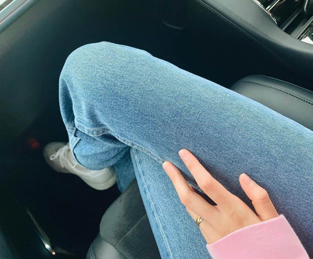のインスタグラム：「綿100%のガッシガシなジーンズが好き👖 #denim #jeans  #jeans👖  #jeanslovers #デニム #ジーンズ」