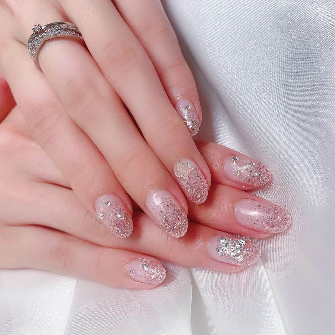 桜咲乃愛さんのインスタグラム写真 - (桜咲乃愛Instagram)「あとから見やすいようにnailのみで載せとく🥰💕✨ #ネイル#ジェルネイル#ラメネイル」5月31日 20時15分 - noasama1101