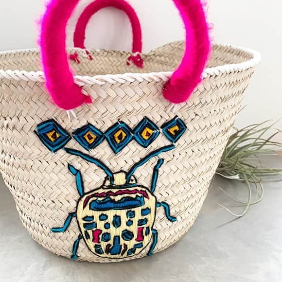 nocotoさんのインスタグラム写真 - (nocotoInstagram)「リアル虫…は苦手だけど、、、こんなポップな虫は楽しくてつい…。配色や模様がアーティスティックな刺繍バスケット。お部屋のインテリアにピリリッと、いかがですか？  #tunisia #basket #interior #昆虫 #insect #カゴが好き #カゴ」5月31日 20時38分 - nocoto_store