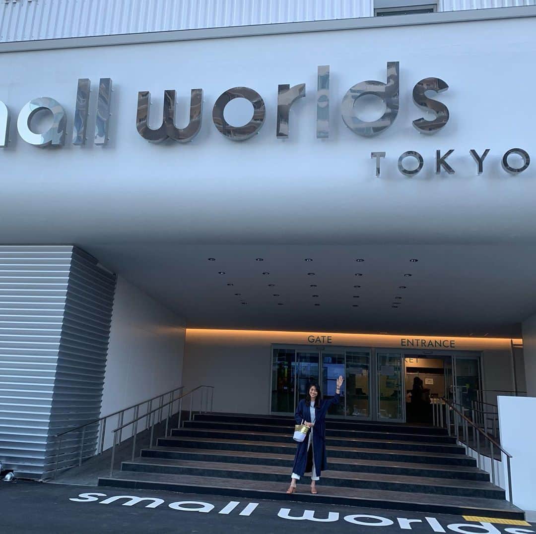 前田典子さんのインスタグラム写真 - (前田典子Instagram)「#smallworldstokyo  #スモールワールズトーキョー  @smallworlds_official  ミニチュアでいろんな世界を再現したちっちゃくて可愛い😆💕 #ミニチュアテーマパーク　が 6月11日、有明にOPENします  世界の都市や田舎 東京、関西空港、宇宙センターやセーラームーン、エバンゲリオンに出てくるシーンなどもあり 小さな小さな世界を 大人も夢中になって見入ってしまいます😻❣️ スモールワールズ東京では見るだけじゃなくて誰でも自分のミニチュアフィギュアを作り、展示空間の何処かに置いて参加、スモールワールドの住人になる事が出来るのです😁  この日は先行して フィギュアを作りに 3Dスキャン撮影に行ってきました　📸  写真1枚目と同じポーズで撮影しました。このポーズの小さなマエノリ人形が完成したらまたお披露目しますね😊  空港エリアにて 準備中のところ 特別に飛行機を持たせていただき 飛行機を飛ばす巨人になれました✈️😂 #ミニチュア#フィギュア#マエノリ#スモールワールズ#小さな世界　#テーマパーク」5月31日 20時41分 - maenorichang