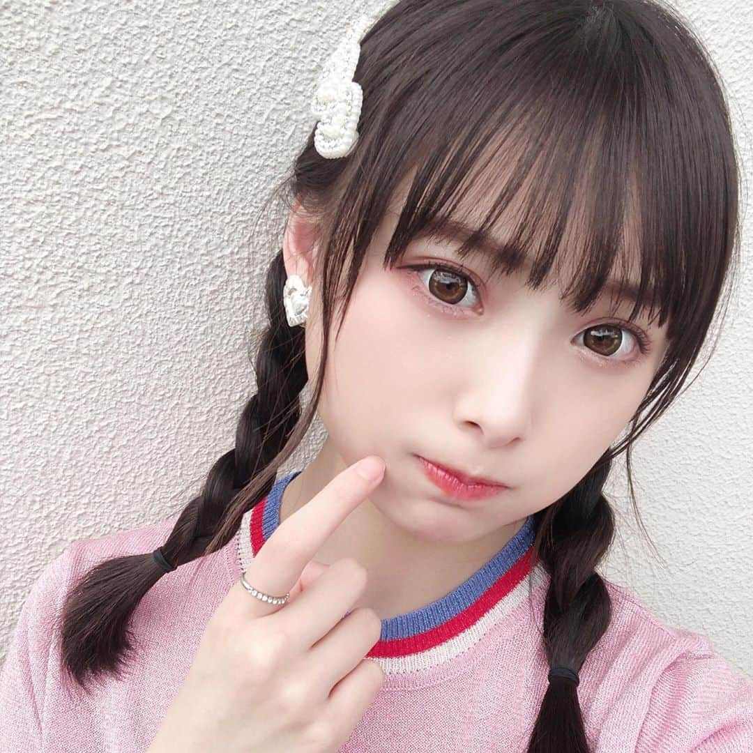 梅山恋和さんのインスタグラム写真 - (梅山恋和Instagram)「#557 #三つ編み #ピンク #💓 #イヤリング #ピン留め #リング #おもち映え」5月31日 20時52分 - cocona_umeyama