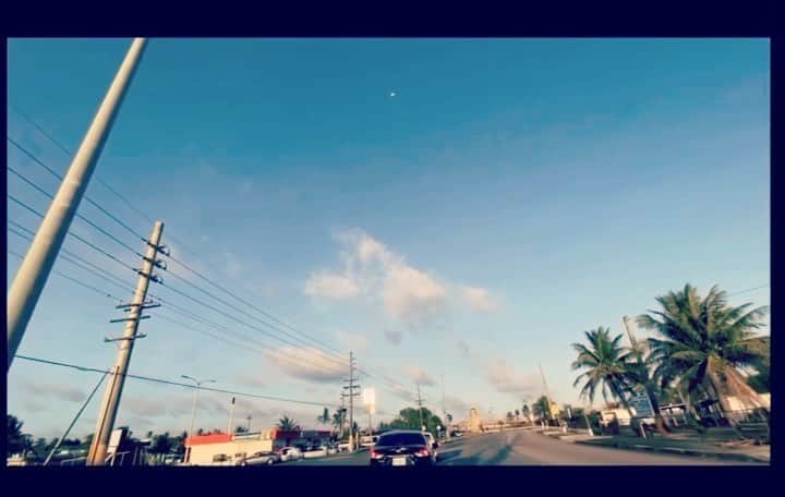 岩間恵のインスタグラム：「ショートムービー作ってみました😊﻿ YouTubeでのGUAM編はあと2本で終わり！﻿ ﻿ (フルver.はYouTubeにて。﻿ プロフィールの概要から飛べます！)﻿ ﻿ 動画編集を始めて2ヶ月...﻿ 量をこなしてないから技術はまだまだだけど、﻿ 作るスピードは上がってきた💪🤣﻿ ﻿ 真也ともなかなか一緒に撮影できなかったけど、もう少し落ち着いたら2人でいろいろ企画してみようかな！﻿ ﻿ みなさんいつも温かいコメント、メッセージをありがとうございます😊✨﻿ 去年からずっとずっとずっと励みになっています。﻿ ﻿ お互い負の感情になるだけのコメントをする方は、そろそろ控えましょう！ ﻿ 質問コーナーやろうと思ってるので、こちらの投稿に質問コメントお待ちしております✨✨﻿ できるだけYouTubeでお答えしたいと思います！」