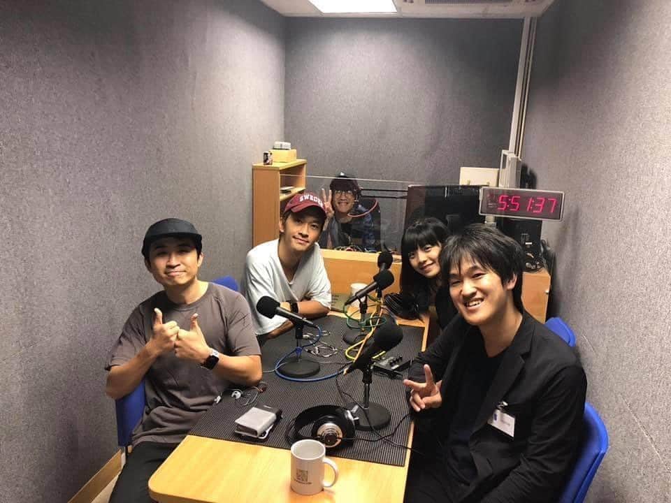 のインスタグラム：「其實我完全唔識廣東話以及唔夠了解香港嘅時候（2018年9月）上過一次「香港商業電台」嘅節目。嗰陣時我唔知主持人，聽講佢哋好出名？ #香港 #香港商業電台 #廣東話 #粵語」