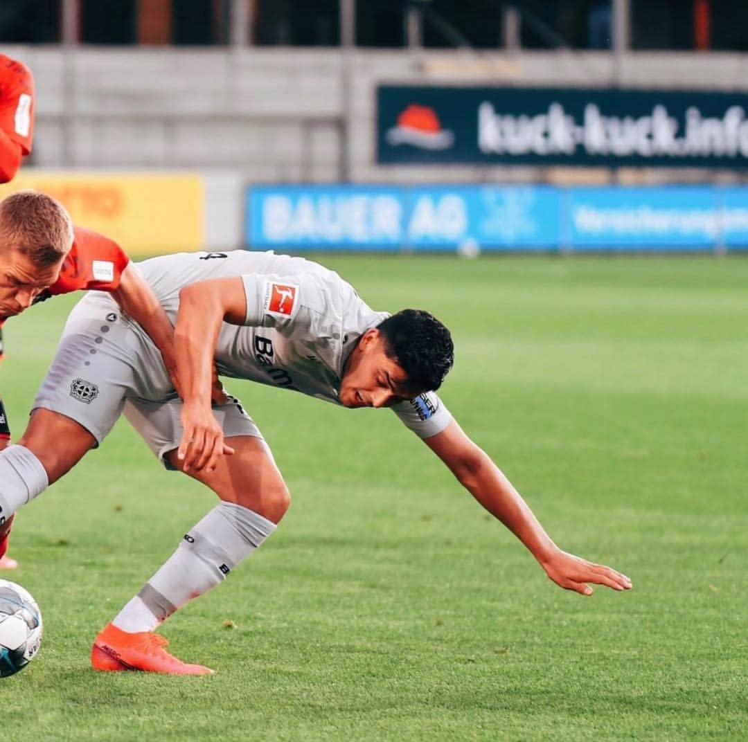 ナディアム・アミリさんのインスタグラム写真 - (ナディアム・アミリInstagram)「1/2 #na11 #jogabonito #stärkebayer ⚫️🔴🦁」5月31日 21時15分 - nadiemamiri18