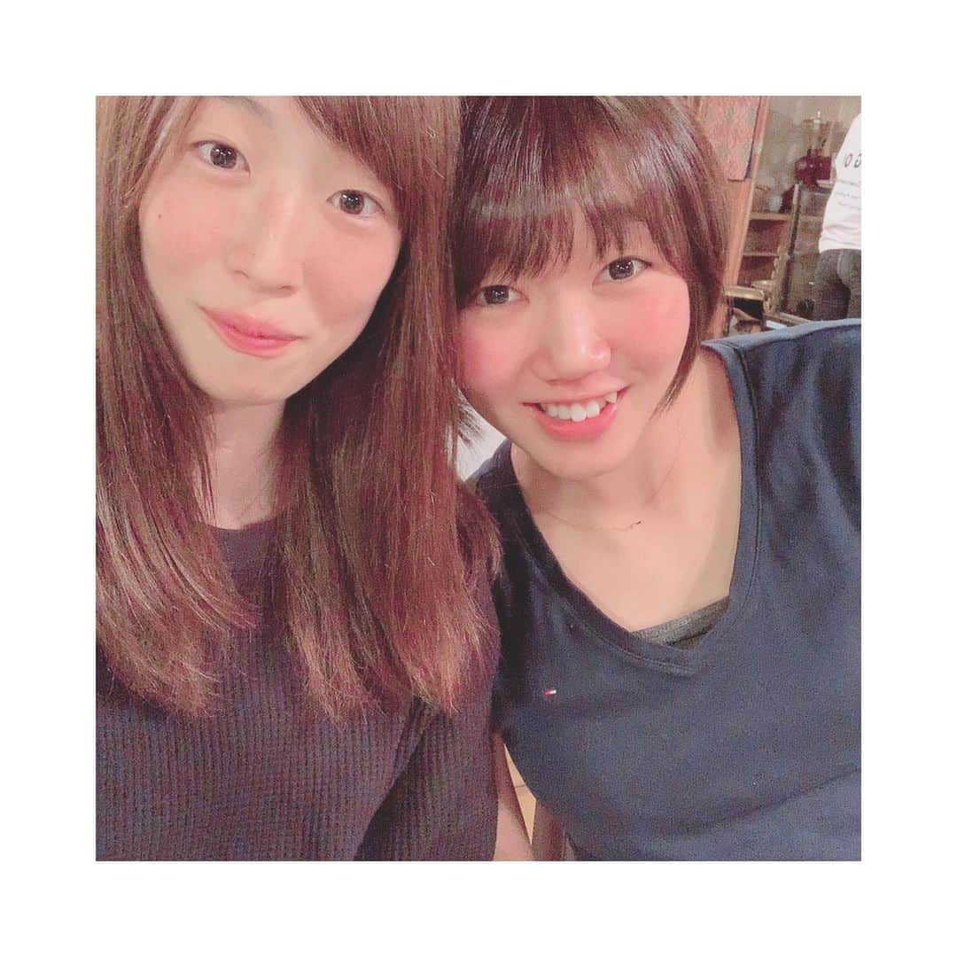大竹里歩のインスタグラム：「💙 NO.7  早坂梢依  こずえとのことは書ききれそうにないんですけど… . たくさん一緒に笑いあって たくさんいろんなお話して たっっくさんお世話になりました☺️💓 .  こずえは自分のことよりも 誰かのことチームのことを考えている 大人で心の広い優しい人です(*^^*)✨ .  日本語が結構おかしかったり おばかさん発言が多いけど…♡ 私は君の笑顔にたくさん救われました🥰  こずえとのコンビも対人も いつ思い出しても最高だなと思います♥️ 本当に幸せな毎日をありがとう🥺💓 .  #デンソーエアリービーズ #早坂梢依  #これからも末長くよろしくね♡ 【写真は過去のものです】」
