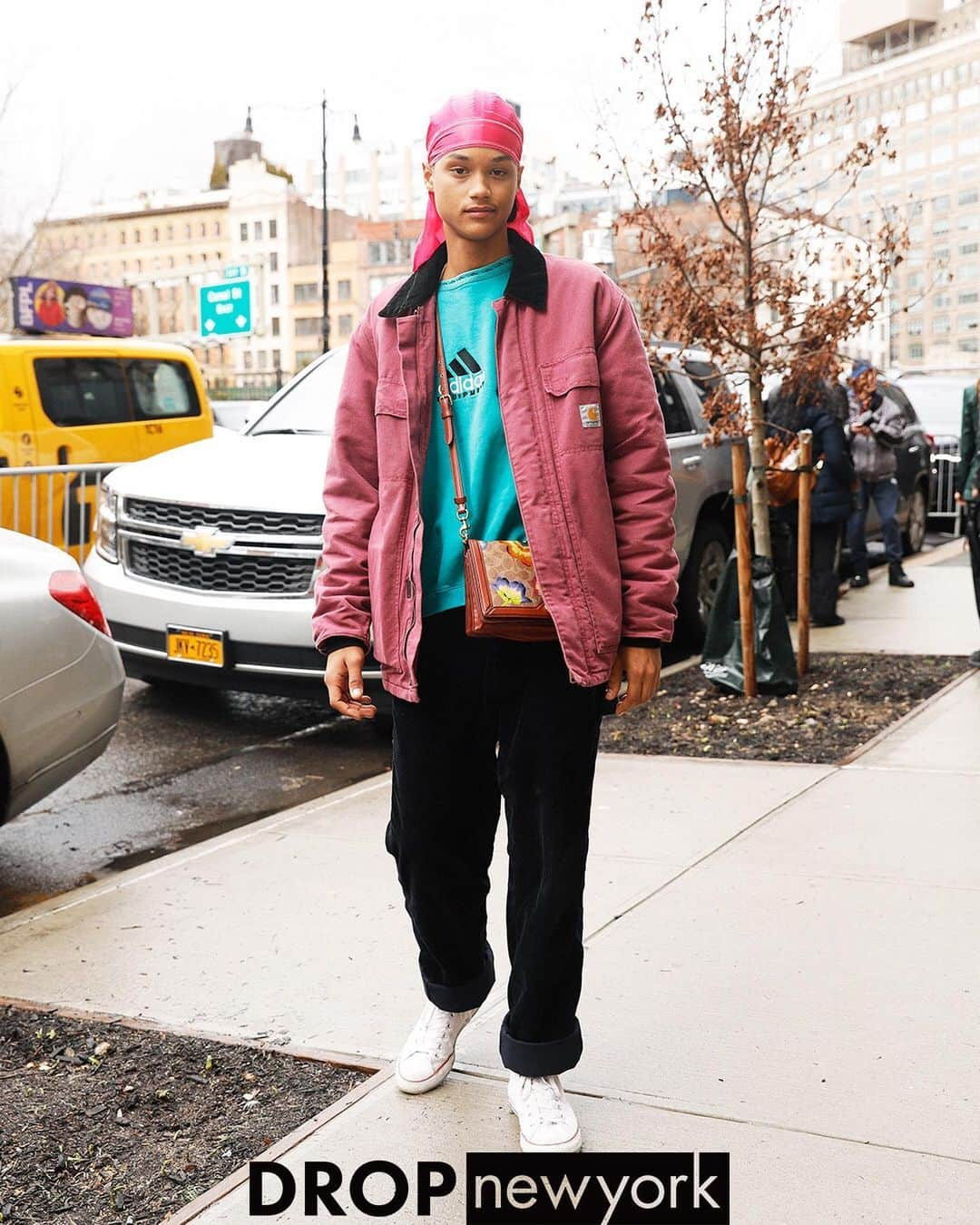 Droptokyoさんのインスタグラム写真 - (DroptokyoInstagram)「NEW YORK STREET STYLES #🇺🇸 @drop_newyork  #streetstyle#droptokyo#tokyo#japan#streetscene#ny#streetfashion#streetwear#streetculture#ootd#fashion#newyork#manhattan#soho#ニューヨーク#ファッション Photography: @yuri_horie_」5月31日 21時22分 - drop_tokyo