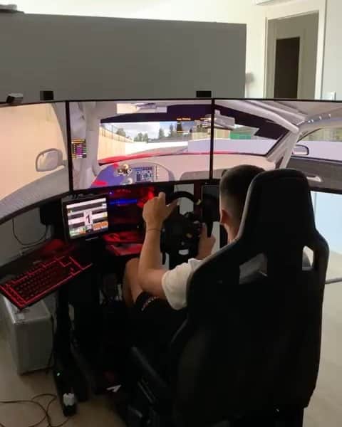 ヘロニモ・ルジのインスタグラム：「Probando ando 🏎😬🤤 #iracing」
