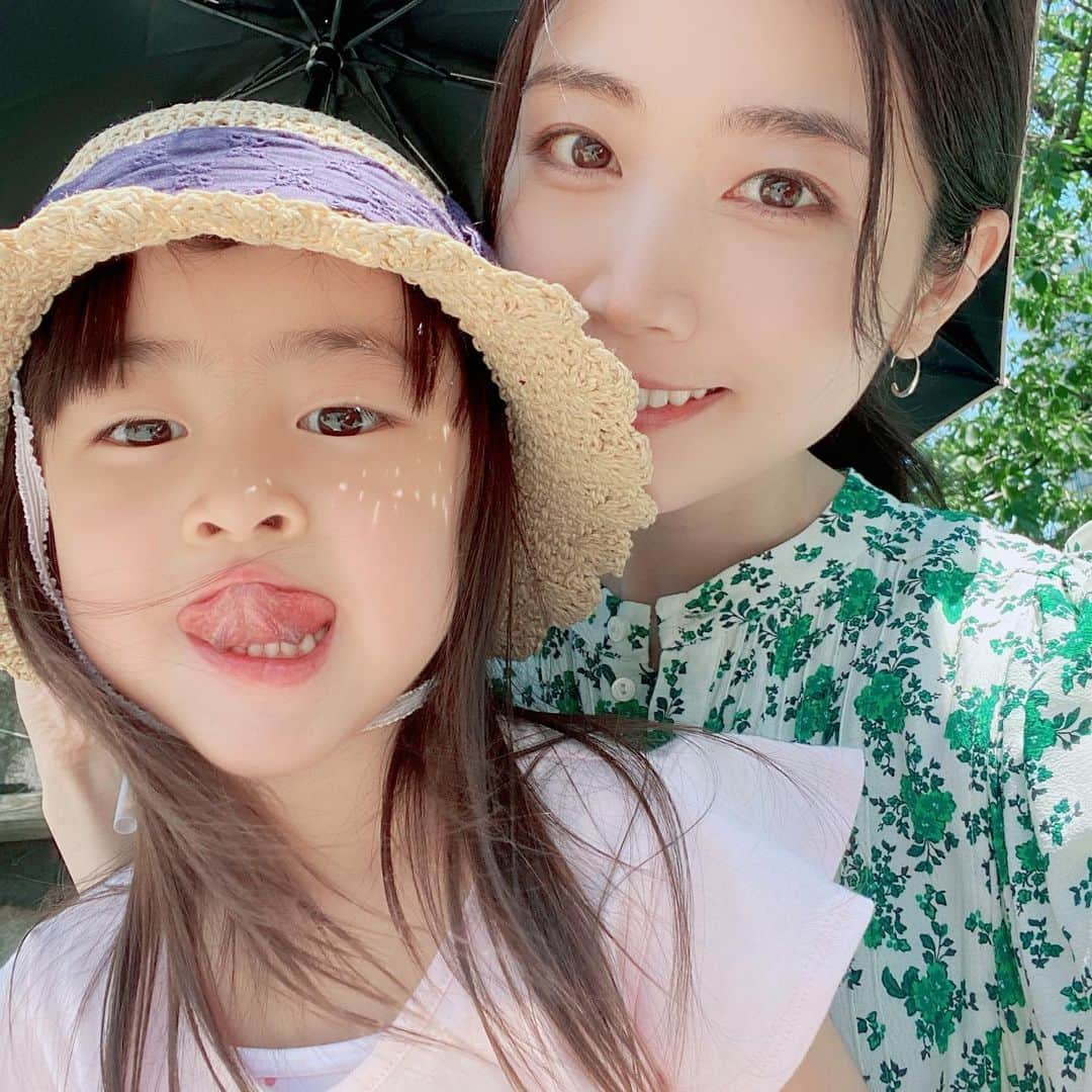 夏目愛美のインスタグラム：「♡ お姉さんになった姪っ子ちゃんにも久しぶりに会えました☺️💓 いつまでお膝に乗ってくれるかな〜 #姪っ子 #大好き #おばさん」