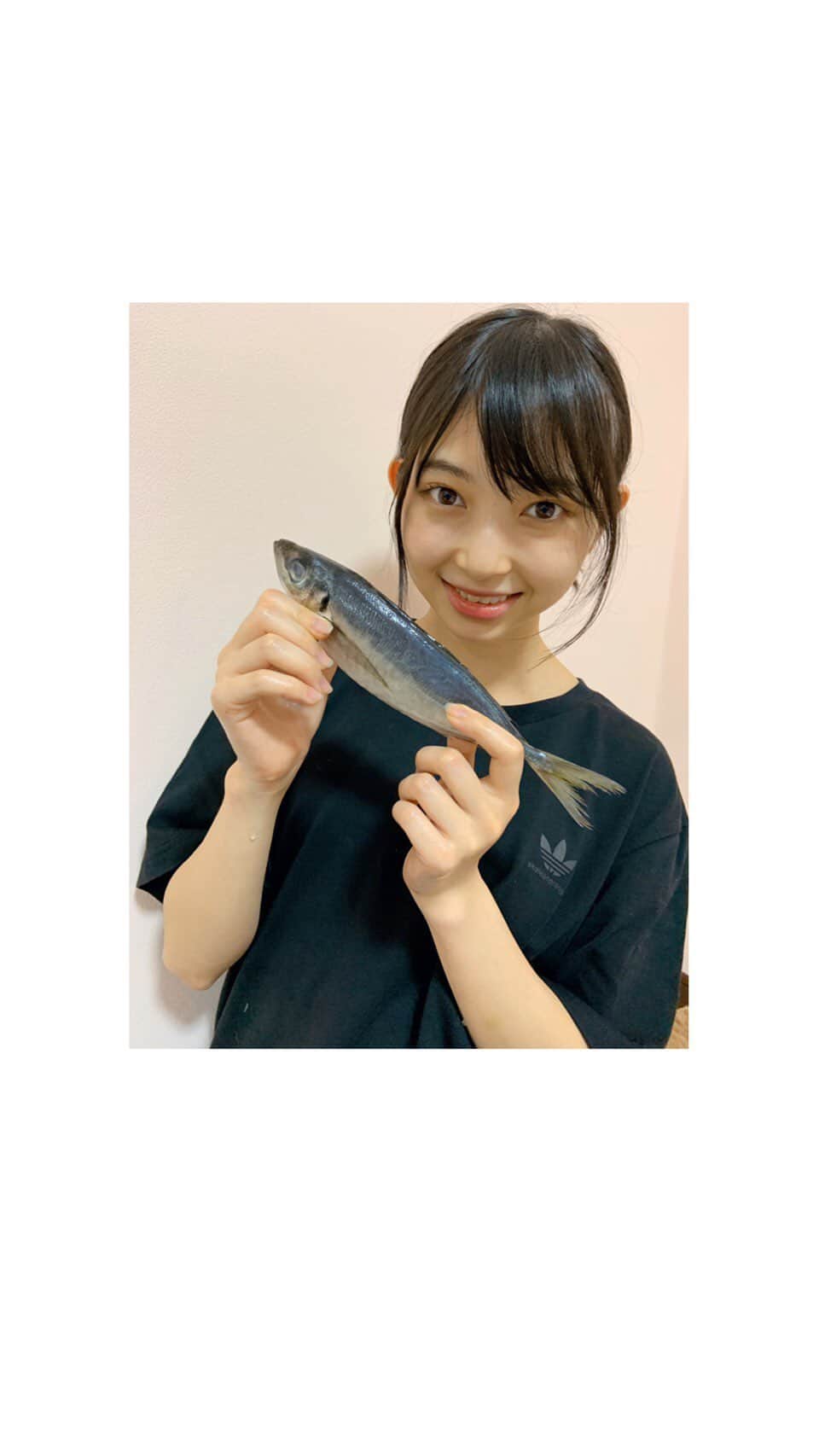 辻野かなみのインスタグラム：「﻿ ❤︎ ﻿ ﻿ ﻿ 今回は、アジ🐟を捌いてみました✨﻿ ﻿ 人生初です！！笑﻿ ﻿ ﻿ 難しかった〜😅﻿ ﻿ ﻿ ﻿ 21歳まであと…2日！﻿ ﻿ 21歳に向けて"素敵な大人がしていそうなこと"にチャレンジしてみた！﻿ ﻿ #おうち時間﻿ #かなみんのYouTuberごっこ﻿ 辻野かなみ#かなみん#とき宣﻿ #超ときめき宣伝部 ﻿ #instagood #instalike #followme」