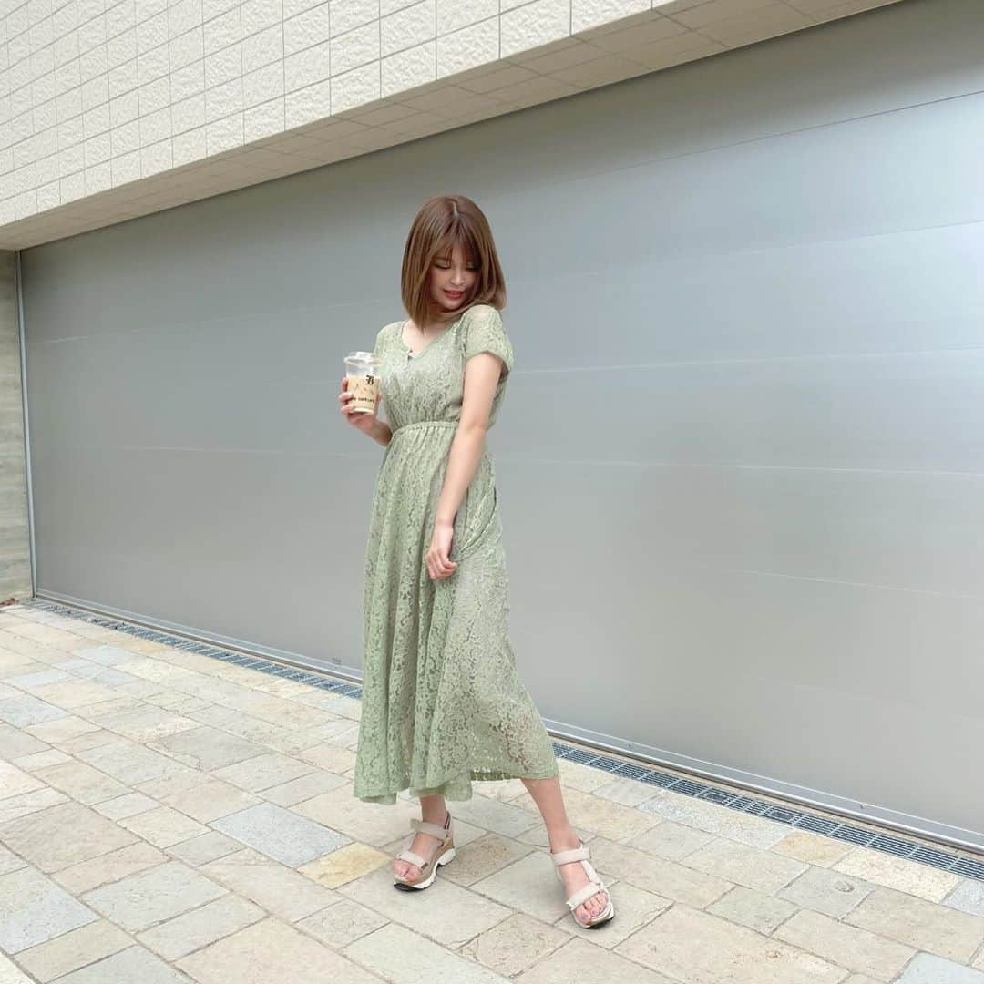 ななぴさんのインスタグラム写真 - (ななぴInstagram)「今期はすごくグリーンや🥒🥝﻿ ピスタチオカラーに惹かれます…🌿🍃﻿ ﻿ 爽やかな天気が続いてうれしいなあ☺️💕﻿ ﻿ レースのワンピースはグレイルのワンピース❤︎﻿ ( @grl_official )﻿ ﻿ ウエスト高めにゴムがあるので﻿ スタイルアップできるし何より楽ちんかわいい！﻿ ﻿ サンダルは #cocodeal 👡﻿ ﻿ ﻿ #grl #グレイル #今日のコーデ #プチプラ #ootd #私服　#ワンピース　#ロングワンピ　#レースワンピース　#ボブ　#スポサン　#スポーツサンダル　#グリーンワンピ　#ライトグリーン　#ロブ　#夏服　#コーデ　#ワンピコーデ　#スポサンコーデ　#ピスタチオカラー　#ココディール　#cocodeal﻿」5月31日 21時31分 - __nanapgram__