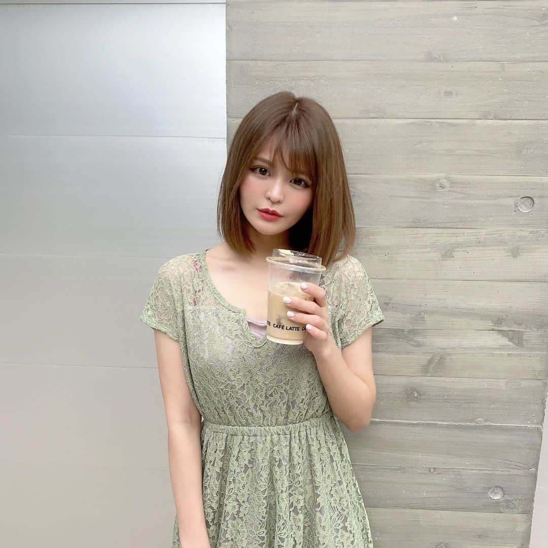 ななぴさんのインスタグラム写真 - (ななぴInstagram)「今期はすごくグリーンや🥒🥝﻿ ピスタチオカラーに惹かれます…🌿🍃﻿ ﻿ 爽やかな天気が続いてうれしいなあ☺️💕﻿ ﻿ レースのワンピースはグレイルのワンピース❤︎﻿ ( @grl_official )﻿ ﻿ ウエスト高めにゴムがあるので﻿ スタイルアップできるし何より楽ちんかわいい！﻿ ﻿ サンダルは #cocodeal 👡﻿ ﻿ ﻿ #grl #グレイル #今日のコーデ #プチプラ #ootd #私服　#ワンピース　#ロングワンピ　#レースワンピース　#ボブ　#スポサン　#スポーツサンダル　#グリーンワンピ　#ライトグリーン　#ロブ　#夏服　#コーデ　#ワンピコーデ　#スポサンコーデ　#ピスタチオカラー　#ココディール　#cocodeal﻿」5月31日 21時31分 - __nanapgram__